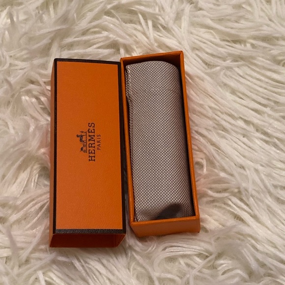 Hermès Lip Gloss (Free Hermes Table Book) - Picture 6 of 9